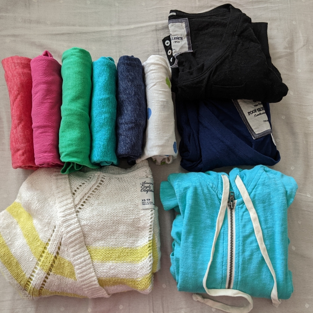 T-shirt bundle (Gap, American Eagle)